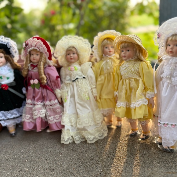 Classic Porcelain Dolls Girls Soft Body Victorian Lacey Dress Sets of 6 - Picture 16 of 17
